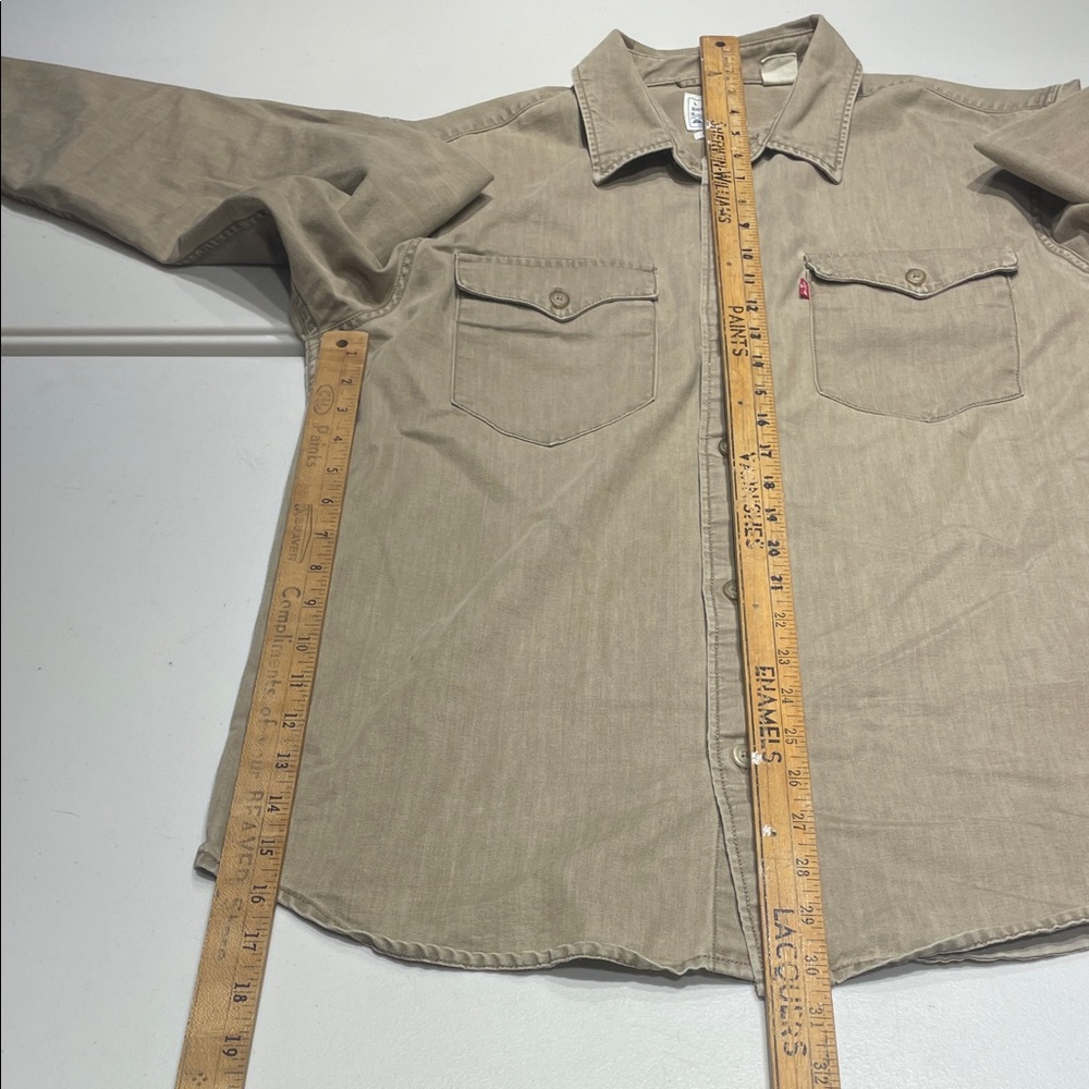Levi's relaxed Western size medium Beige Button-Up Shirt - Picture 11 of 13